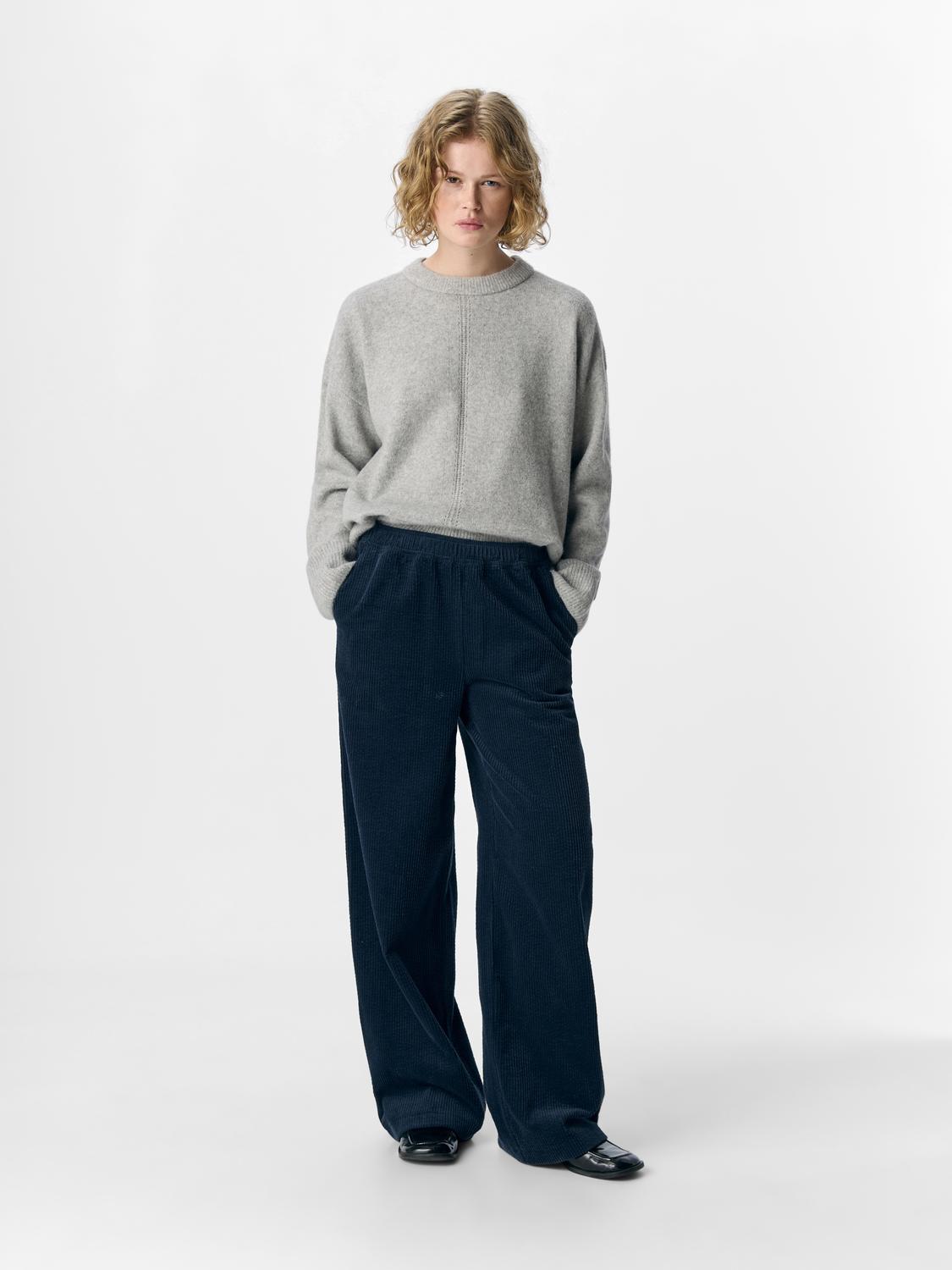 model_shot-front_full